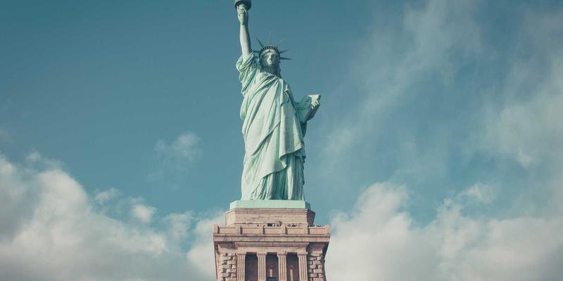 艺术博览会策略：Art Phoenix如何通过全球艺博会塑造画廊品牌与促进文化交流